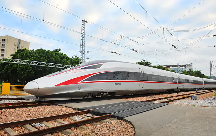 Water-based paint for railway passenger cars